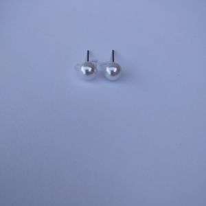 Pearl white elegant stud imitation earings!